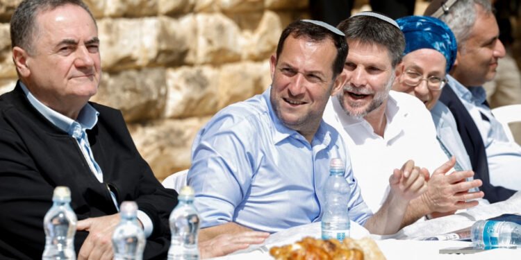 لە رێگەی سەربازی و دیپلۆماسییەوە حزبوڵڵا چەک دەکەین