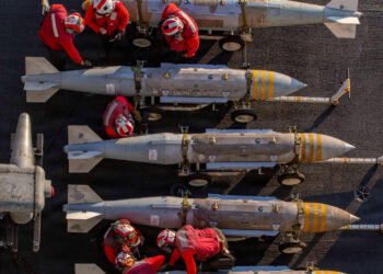 جەنگ ئێران کۆگاکانی چەکی ئەمریکای بەتاڵ کردووە