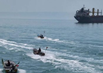 لە کەناراوەکانی عومان هێرشکرایە سەر کەشتییەک و پەنجەی تۆمەت بۆ ئێران رادەکێشرێت