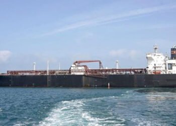 بەرامبەر چەتەکانی دەریا بێدەنگ نابین