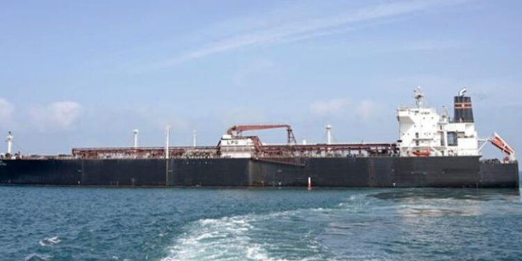 بەرامبەر چەتەکانی دەریا بێدەنگ نابین