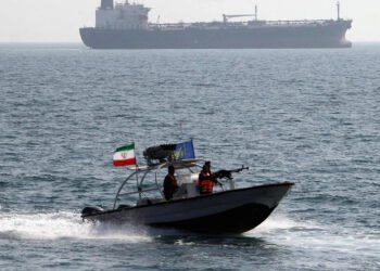 ئێران یەکەم داهاتی باجی گەرووی هورمزی وەرگرت