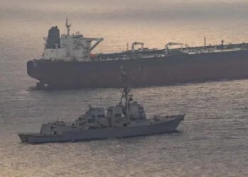 رێگریمان لە کەشتییەک کرد بەرەو بەندەرێکی ئێران دەچوو