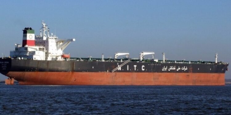 ئێران لە ژێر گەمارۆدا نەوتەکەی دەفرۆشێت