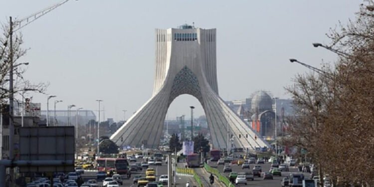 بەهۆی هێرشەکانی ئەمریکا و ئیسرائیلەوە بەرهەمهێنانی پۆڵا لە ئێران کەمی کردووە