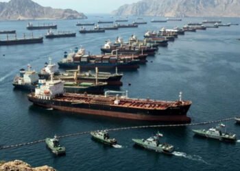 2 هەزار کەشتی و 20 هەزار دەریاوان لە گەرووی هورمز گیریان خواردووە