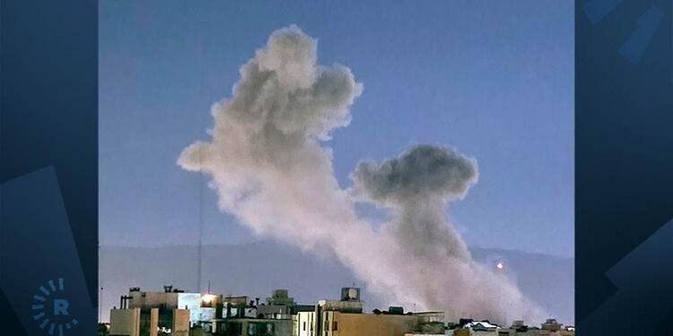 دەنگی زنجیرەیەک تەقینەوە لە شیرازی ئێران بیسترا