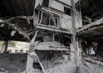 بە هۆی بۆردوومانی ئەمریکا و ئیسرائیل 5 کەس لە…