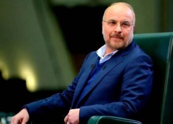 قالیباف: بە چەکەوە و بە سەربەرزی وەستاوین،…