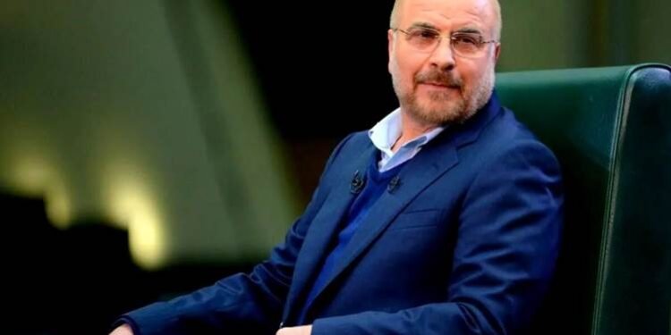 قالیباف: بە چەکەوە و بە سەربەرزی وەستاوین،…