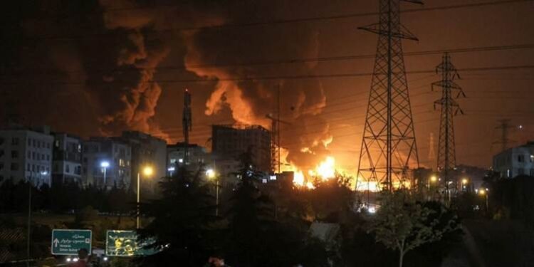 زنجیرەیەک تەقینەوەی بەهێز شاری ئیسفەهانیان هەژاند