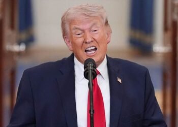 ترەمپ: خەڵکى ئێران لە نیوەی جەنگەکەدا جێناهێڵین