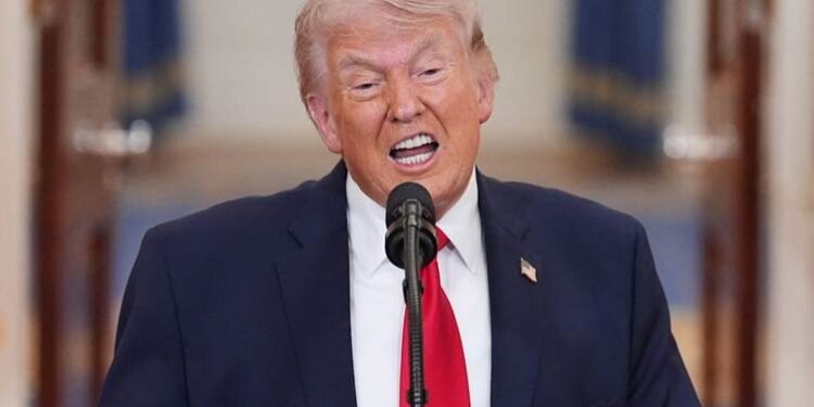 ترەمپ: خەڵکى ئێران لە نیوەی جەنگەکەدا جێناهێڵین