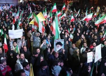 وێنە؛ دوای 40 رۆژ جەنگ، لە تاران لایەنگرانی…