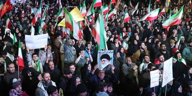 وێنە؛ دوای 40 رۆژ جەنگ، لە تاران لایەنگرانی…