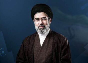 موجتەبا خامنەیی: بەڕێوەبردنی تەنگەی هورمز دەچێتە…