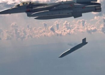 لە ئەسفەهان سوپای پاسداران پاشماوەی بۆمبەکانی…