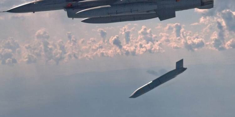 لە ئەسفەهان سوپای پاسداران پاشماوەی بۆمبەکانی…