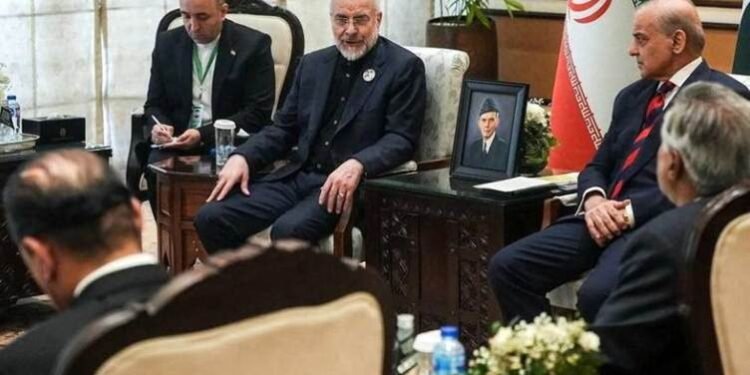 راپۆرتێک: ئەگەر هەیە شاندەکانی ئێران و ئەمریکا…