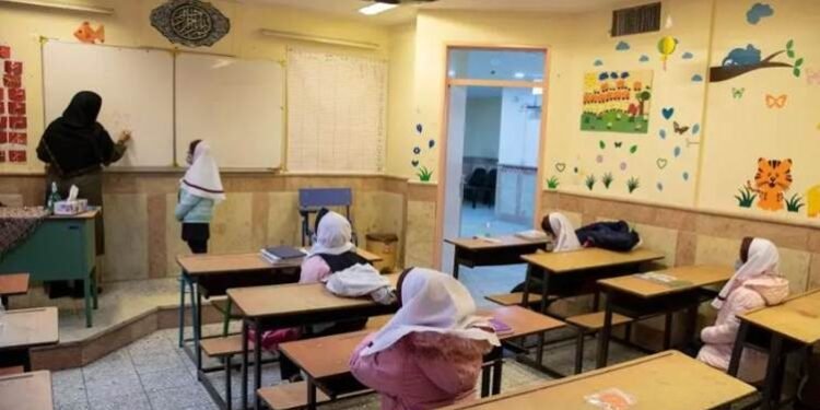 پەروەردەی ئێران: خوێندنی ئۆنلاین بەردەوام دەبێت