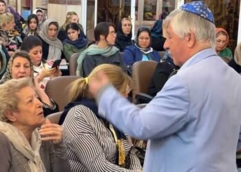 جووەکانی ئێران یادی عەلی خامنەییان بەرز راگرت و…