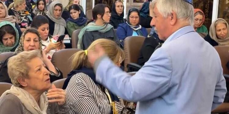 جووەکانی ئێران یادی عەلی خامنەییان بەرز راگرت و…