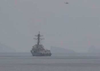 ئێران تەنگەی هورمزی داخستەوە و تەقە لە چەند…