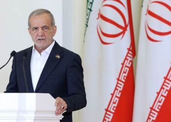 پزیشکیان: ئەمریکا دەیەوێت خۆمان بەدەستەوە بدەین