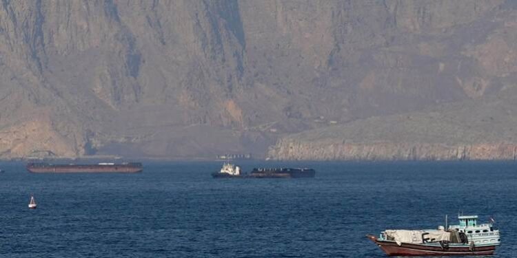 سوپای پاسداران دەڵێ، دەستی بە سەر دوو کەشتیدا…