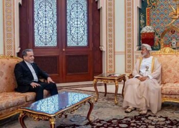 عەباس عێراقچی لەگەڵ سوڵتانی عومان کۆبووەوە