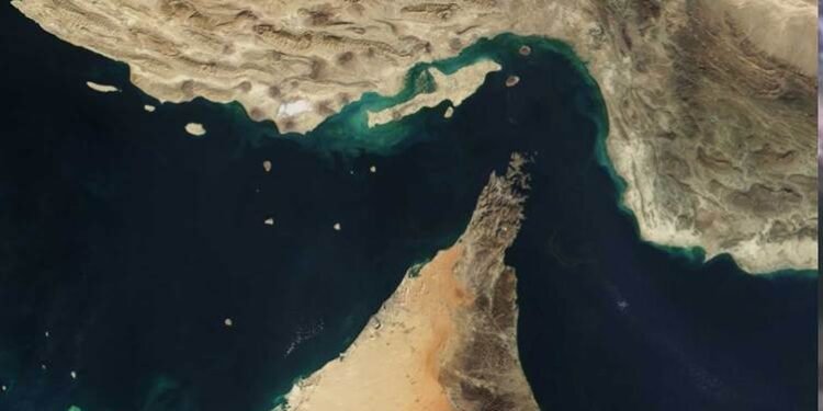 ئێران پێشنیازی کردنەوەی تەنگەی هورمز دەکات
