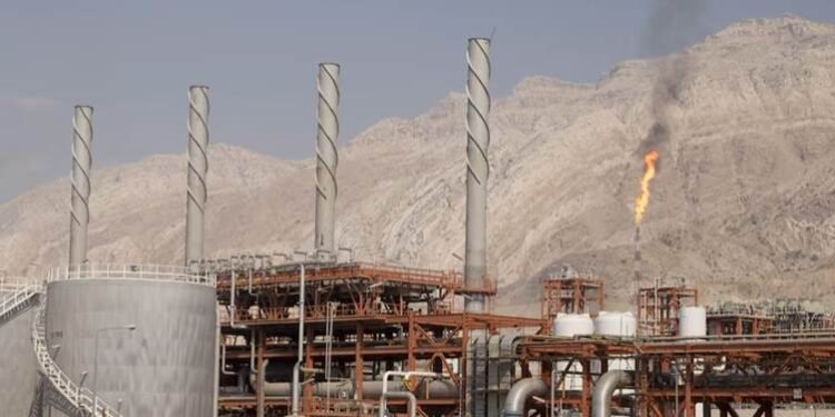 ئێران دەست بە نۆژەنکردنەوەی پاڵاوگەکانی پارسی…