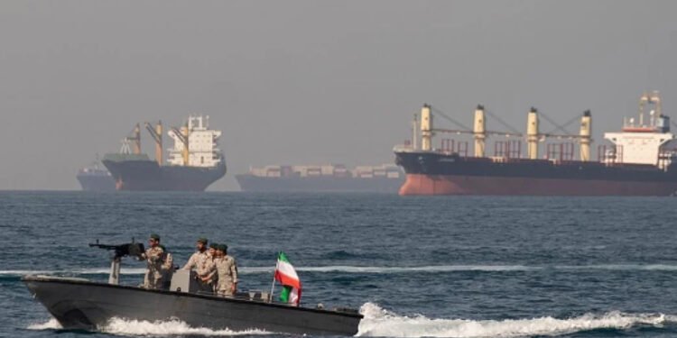 ئاسایشی گەرووی هورمز بەستراوەتەوە بە نەمانی هەڕەشەکانی ئەمریکا