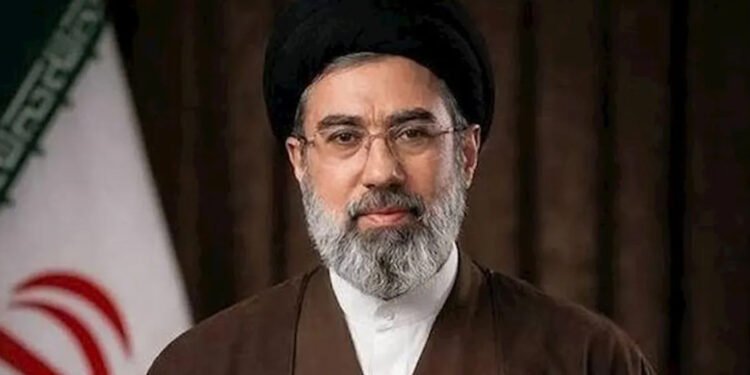موجتەبا خامنەیی رێنمایی نوێ بۆ بەردەوامیی ئۆپەراسیۆنە سەربازییەکان دەردەکات