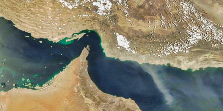 لێدوانەکانی ترەمپ، جوڵەی کەشتیوانی لە گەرووی هورمز پەکخستووە