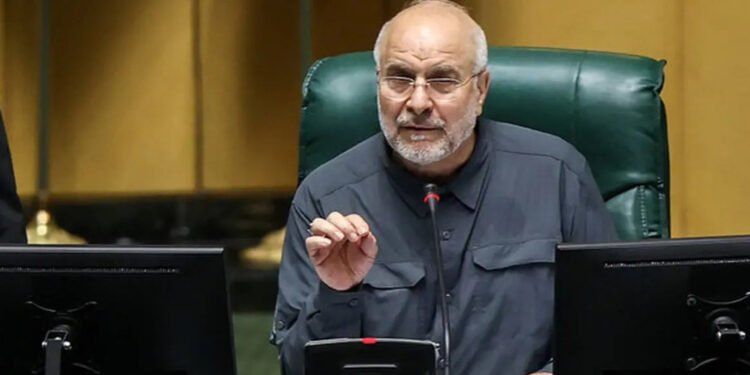 واشنتن جەنگێکی ئابووری بۆ هەڵوەشاندنەوەی ئێران لە ناوەوە دەستپێکردووە