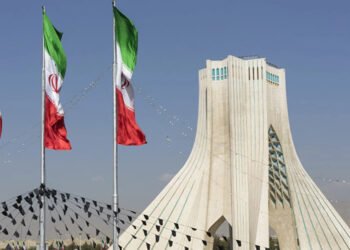 کەرتی گەشتیاری ئێران لەنێوان بەرداشی جەنگ و ئاشتی ئیفلیج بووە