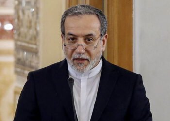 ئێران بۆ فشارەکان چۆک دانادات