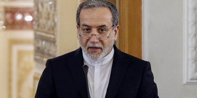 ئێران بۆ فشارەکان چۆک دانادات