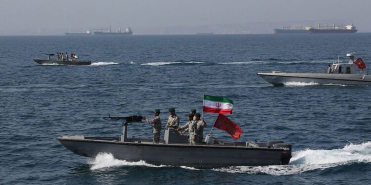 رێگەمان بە 30 کەشتی داوە بە گەرووی هورمزدا تێپەڕبن