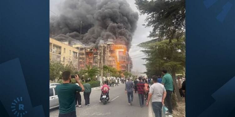 لە ئەنجامی ئاگرکەوتنەوەیەک لە تاران 11 کەس…