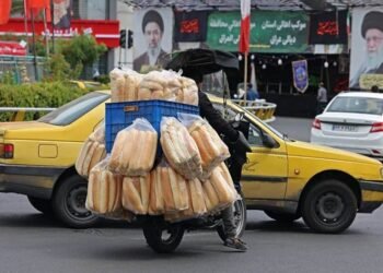 تەنگژەی ئابووری لە ئێران؛ هەڵاوسان و بێکاری…