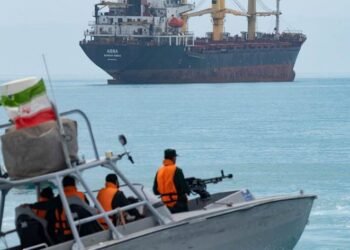 راوێژکارێکی موجتەبا خامنەیی: دان بە خۆماندا…