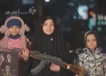 ئێران لە شوێنە گشتییەکان و ستۆدیۆکاندا مەشقی چەک…
